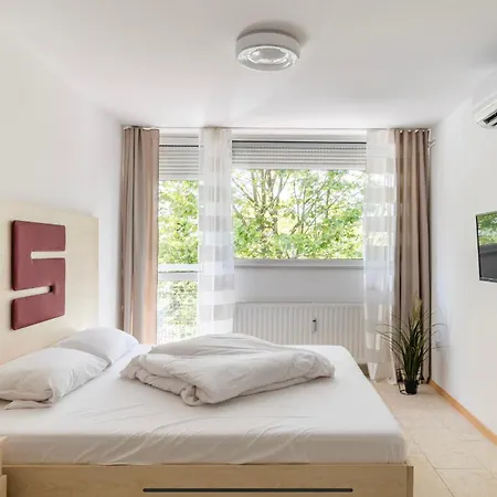 Sinus Prémium Vízparti Stúdióapartman 4*